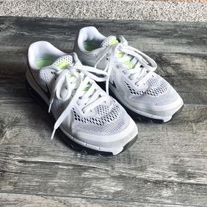 Nike Air Max Womens Low Top Running Shoes